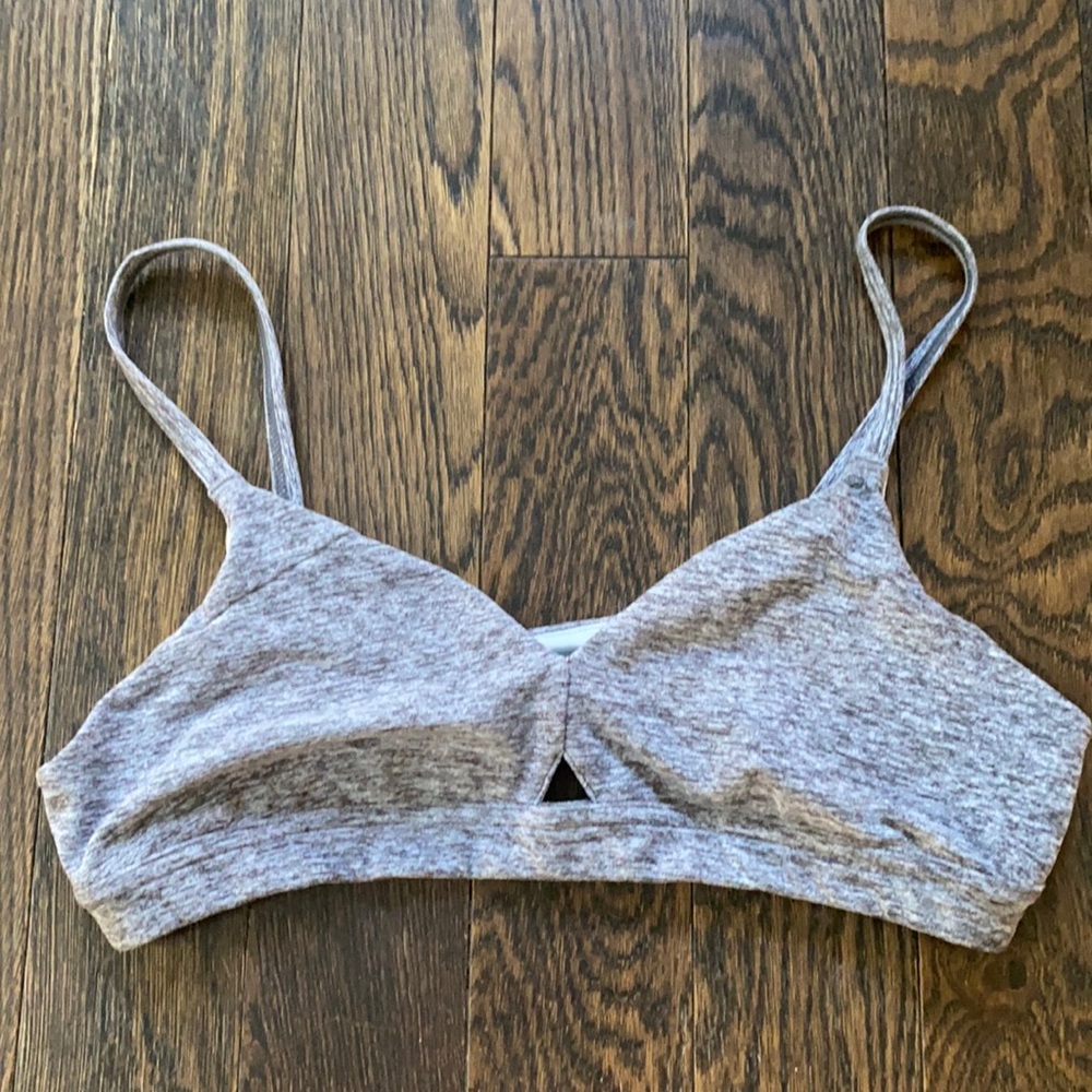 ALO Yoga Alosoft Lounge Bra in Dove Grey (M)